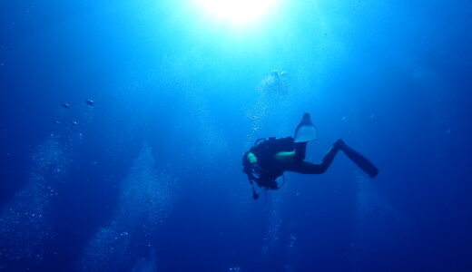 もう水面へ打ち上げられない！「中性浮力」を極める3つの魔法